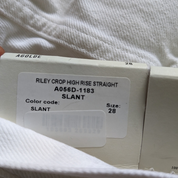 Agolde Riley Jeans in Slant White Distressed - Picture 10 of 10